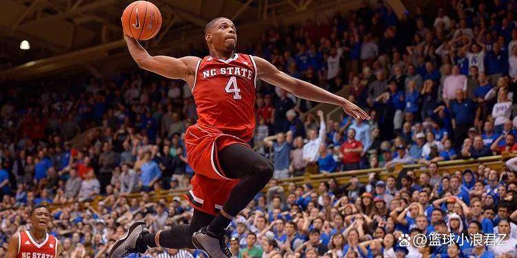 相比同届球, 训练营合同