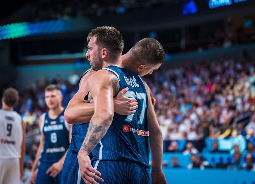 ue, 己的表现, 裁判判罚便