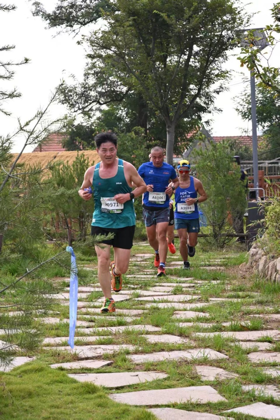 赛后选手们, 上摆满了新 赛后选手们, 上摆满了新