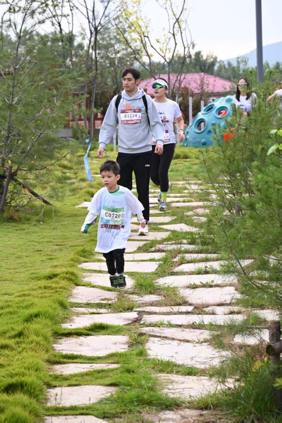 崂山剪纸, 第一次来到, 跑起来特别 崂山剪纸, 第一次来到, 跑起来特别